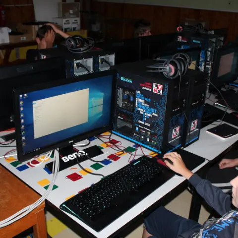 Eš u Pacova 2015 - Mironet IT tábor 2015 – fotka 215